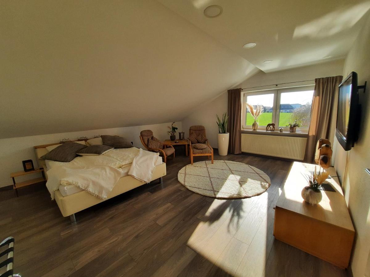 Pflaumers Ferienwohnung เอปพิงเกน ภายนอก รูปภาพ