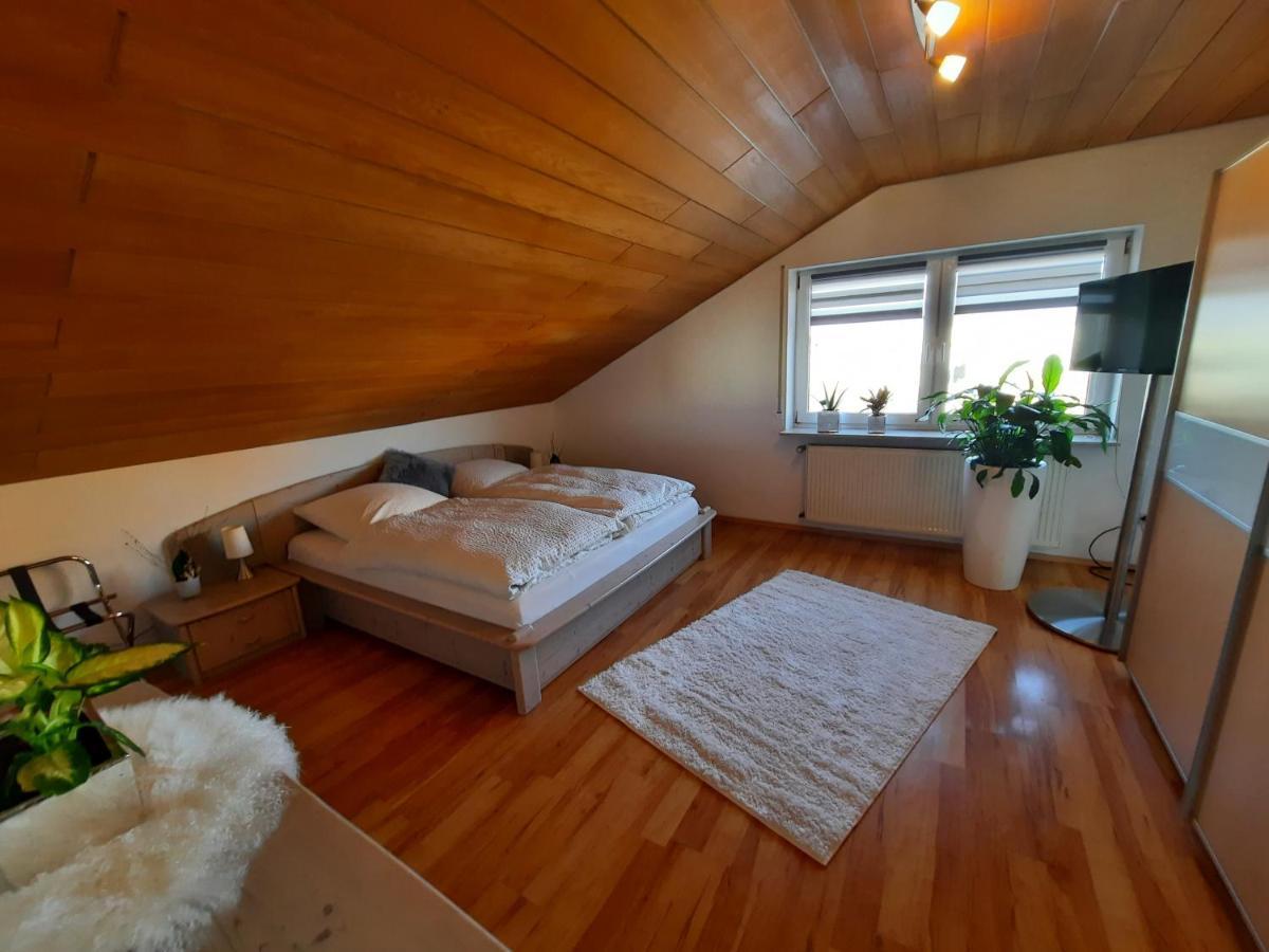 Pflaumers Ferienwohnung เอปพิงเกน ภายนอก รูปภาพ