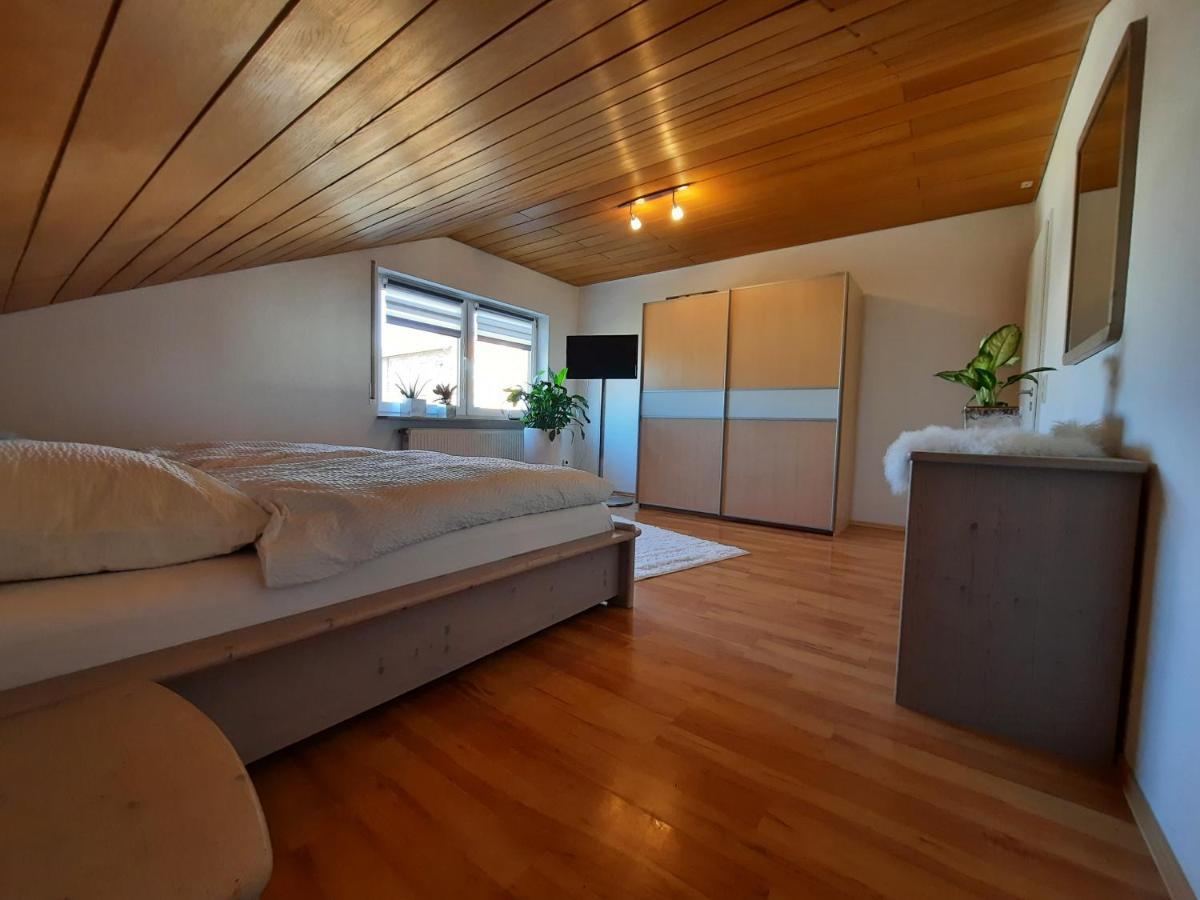 Pflaumers Ferienwohnung เอปพิงเกน ภายนอก รูปภาพ